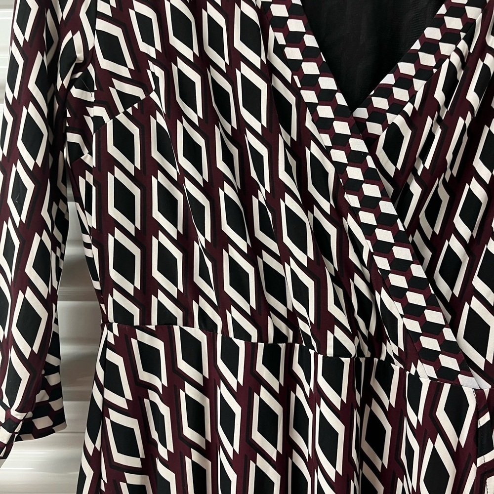 INC International Concepts Black and White Wrap Dress with V-Neck - Picture 7 of 8